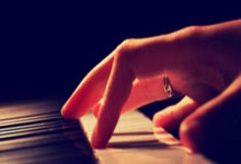 “猛龙队选秀中选中潜力新秀，期待未来发展”.